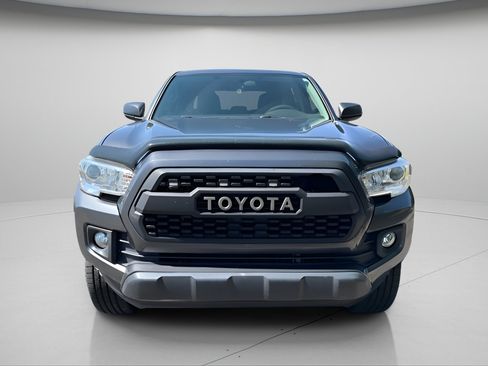 Used 2017 Toyota Tacoma SR w/ Tow Package AWD/4WD image 3
