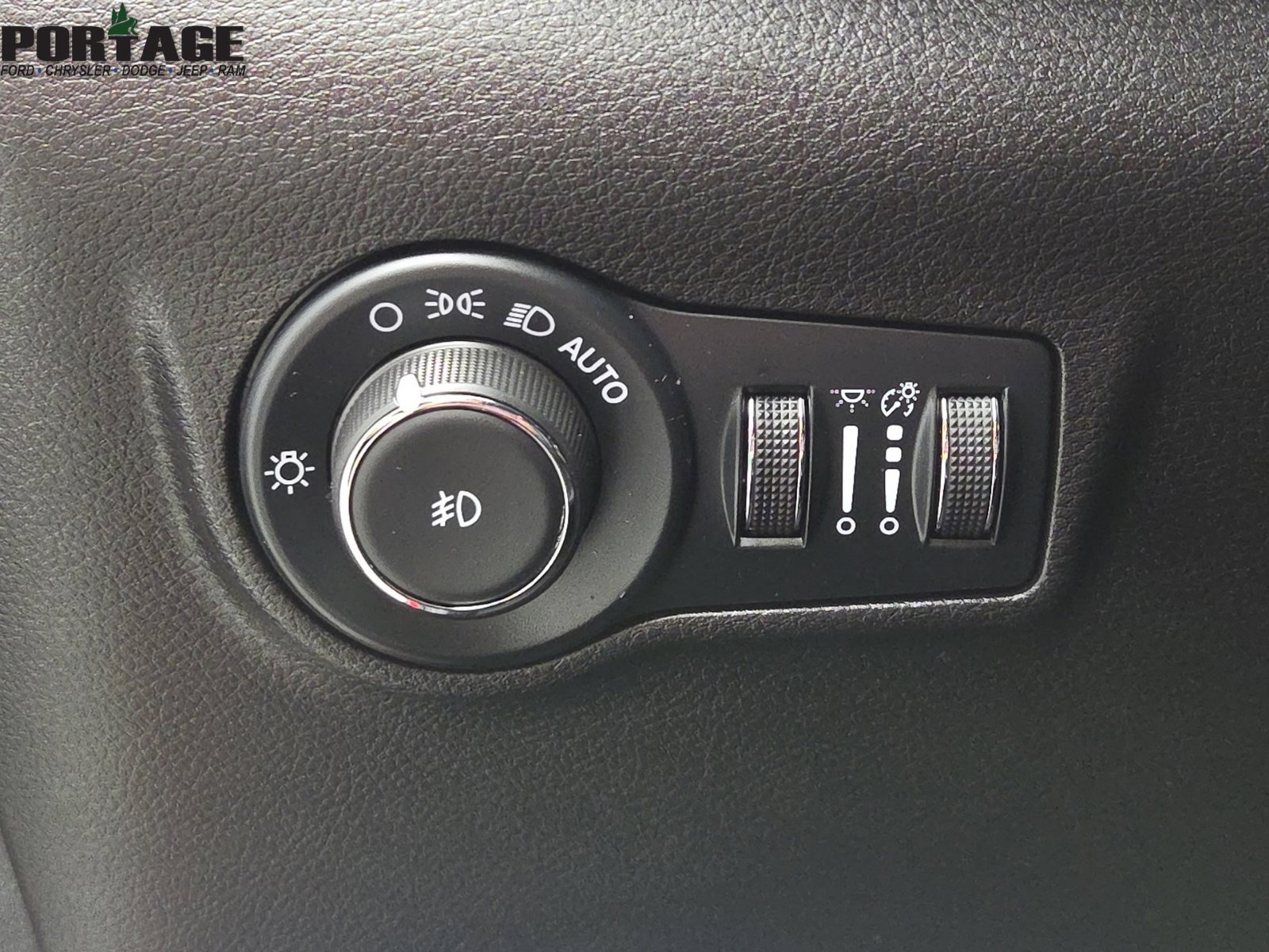 Used 2025 Jeep Compass Limited AWD/4WD image 19