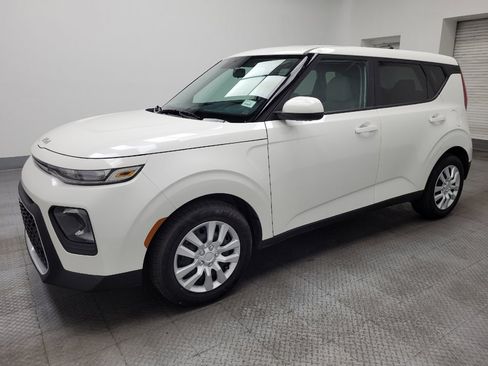 Used 2022 Kia Soul LX image 2