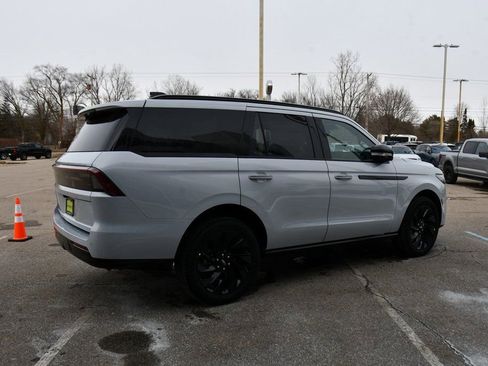 New 2026 Lincoln Navigator Reserve w/ Jet Appearance Package image 7