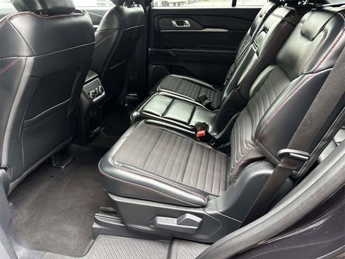 Used 2025 Ford Explorer ST-Line w/ ST-Line Street Pack image 12