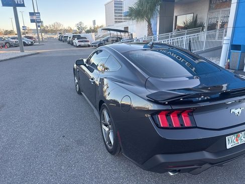 Used 2024 Ford Mustang Premium image 6