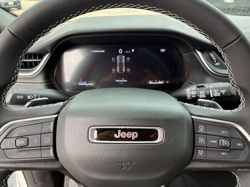 New 2025 Jeep Grand Cherokee L Laredo image 11