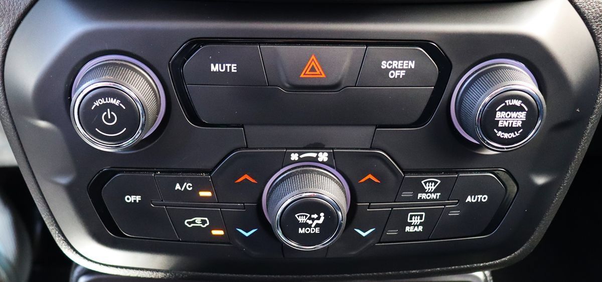Used 2019 Jeep Renegade Latitude FWD image 45