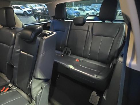 Certified 2024 Ford Expedition XLT image 7