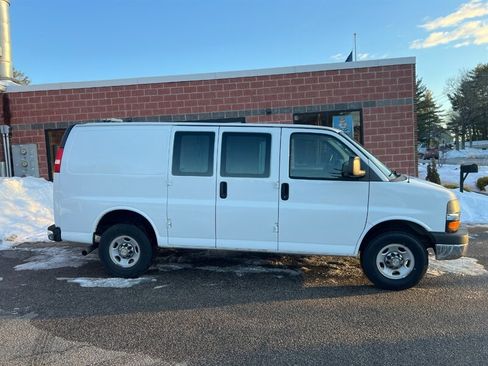 Used 2013 Chevrolet Express 3500 image 6