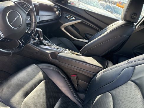 Used 2020 Chevrolet Camaro LT w/ RS Package image 4