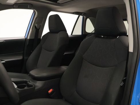 Used 2019 Toyota RAV4 XLE w/ Convenience Package FWD image 13
