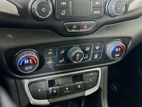 Used 2022 GMC Terrain SLT w/ Tech Package image 23