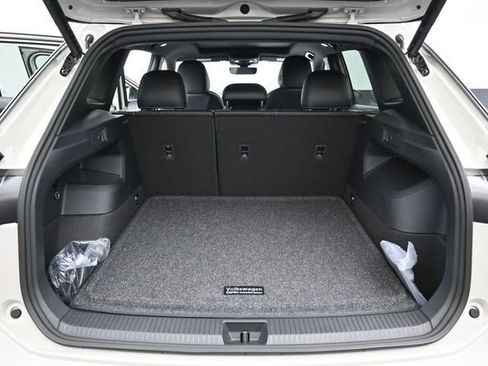 New 2026 Volkswagen Tiguan SE R-Line AWD/4WD image 12