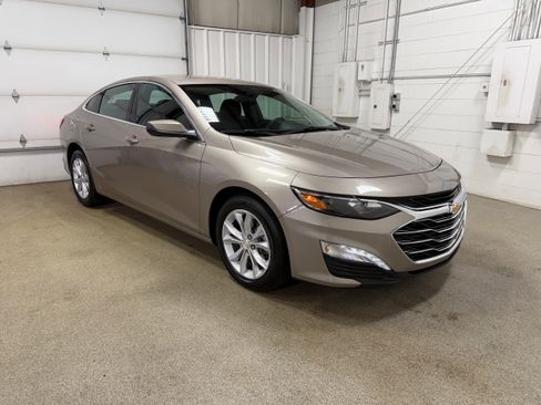 Used 2025 Chevrolet Malibu LT image 4