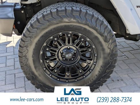 Used 2017 Jeep Wrangler Sahara w/ Connectivity Group image 9