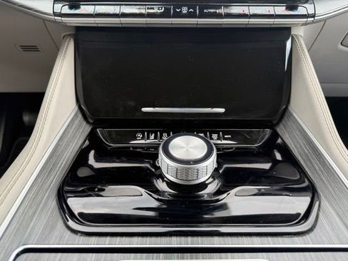 Used 2024 Jeep Wagoneer Series II w/ Flexible Seating Group RWD image 30