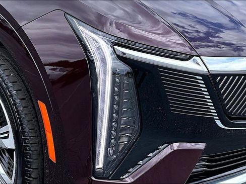 Certified 2025 Cadillac Escalade IQ Luxury 2 w/ LPO, Premium Carpet Package AWD/4WD image 32