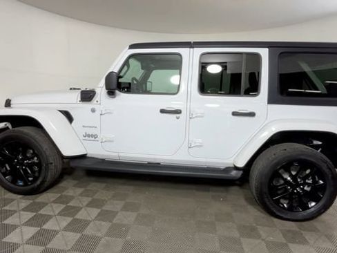 Used 2023 Jeep Wrangler Unlimited Sahara w/ Cold Weather Group AWD/4WD image 9