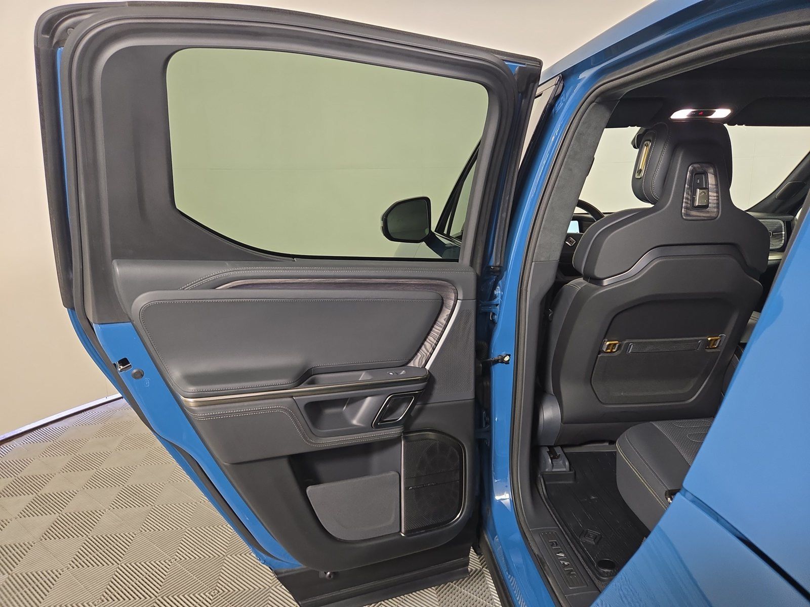 Used 2022 Rivian R1T Launch Edition AWD/4WD image 17