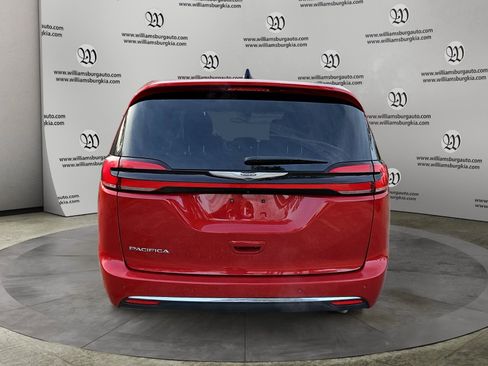 Used 2024 Chrysler Pacifica Touring-L image 4