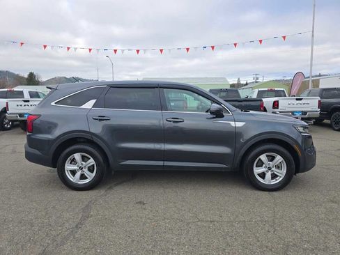 Used 2021 Kia Sorento LX image 6