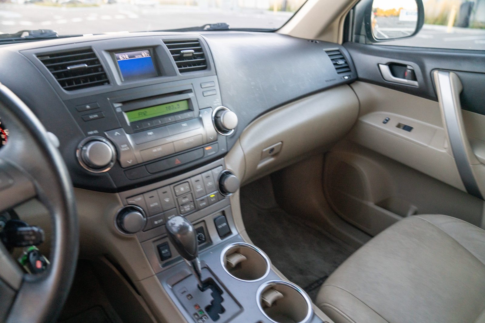 Used 2010 Toyota Highlander SE AWD/4WD image 14