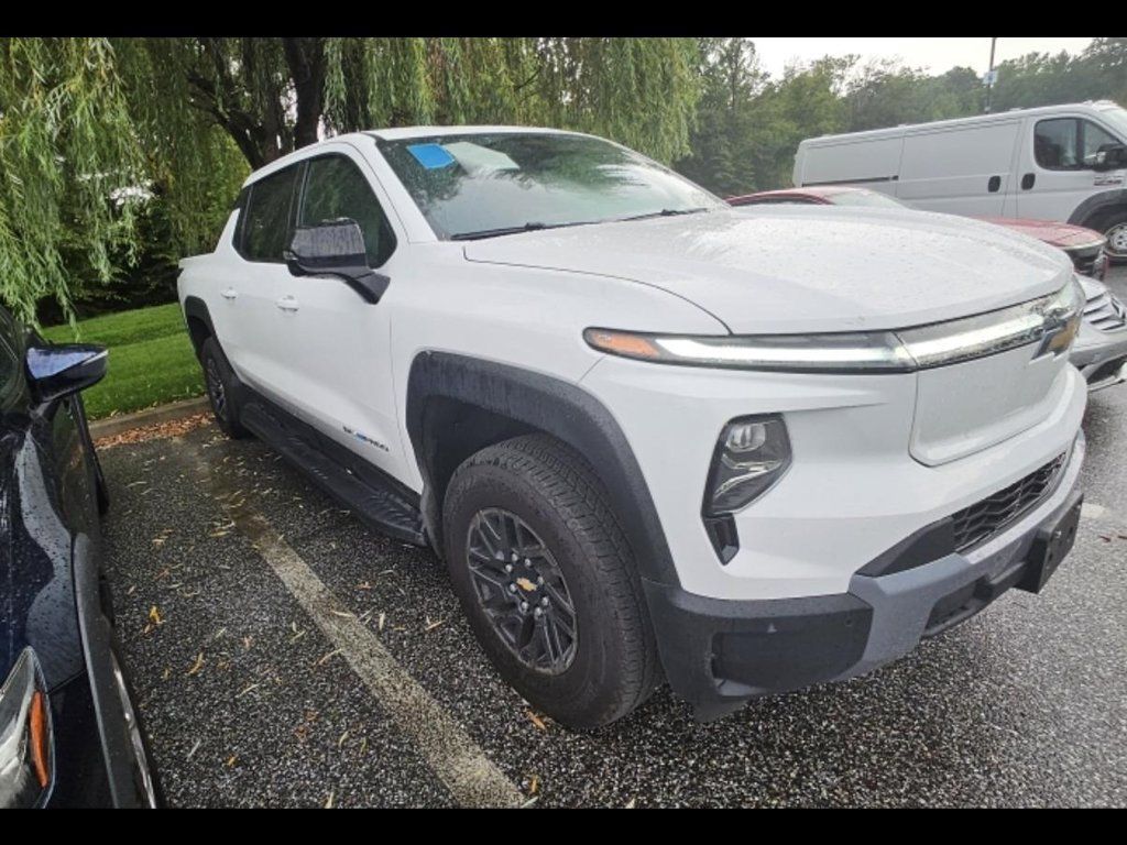 Used 2025 Chevrolet Silverado EV LT AWD/4WD image 2
