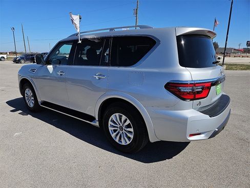 Used 2024 Nissan Armada SV image 4