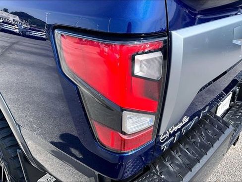 Used 2022 Nissan Titan Platinum Reserve w/ Moonroof Package AWD/4WD image 20