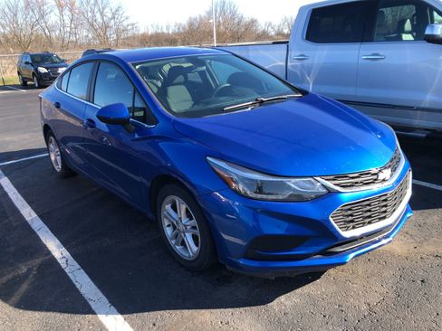 Used 2017 Chevrolet Cruze LT w/ Sun And Sound Package image 3