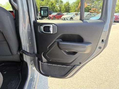 Used 2023 Jeep Wrangler Unlimited Rubicon AWD/4WD image 23