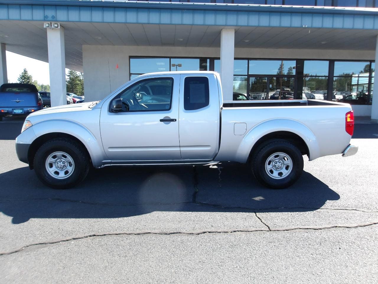Used 2015 Nissan Frontier S RWD image 2
