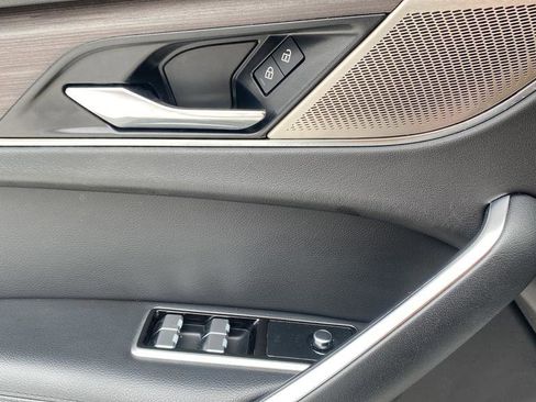 Used 2023 Jaguar F-PACE S image 15