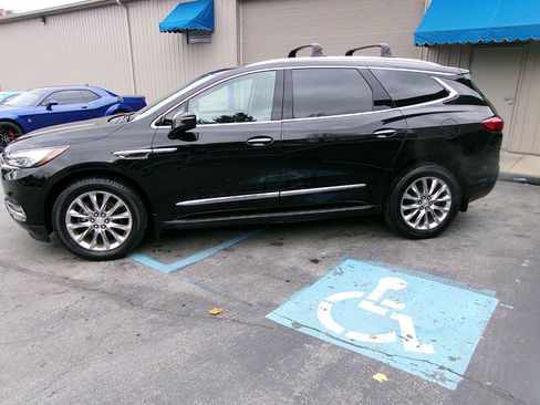 Used 2019 Buick Enclave Essence w/ LPO, Luxury Package image 2