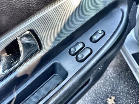 Used 2004 Ford Thunderbird image 21