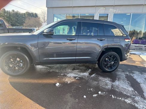 Used 2026 Jeep Grand Cherokee 4WD image 8