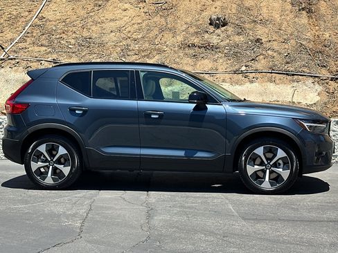 New 2026 Volvo XC40 B5 Plus AWD/4WD image 3