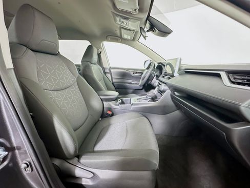 Used 2025 Toyota RAV4 XLE FWD image 29