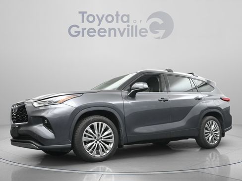 Used 2023 Toyota Highlander Platinum AWD/4WD image 2