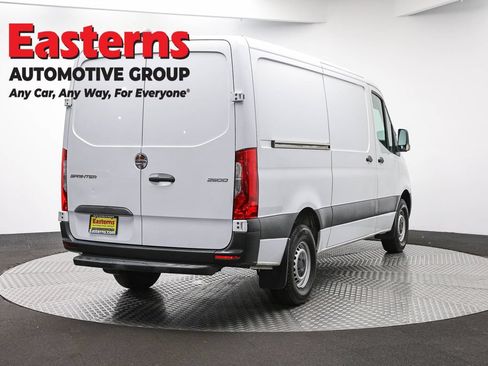 Used 2019 Freightliner Sprinter 2500 RWD image 5