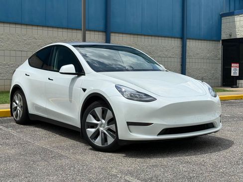 Used 2021 Tesla Model Y Long Range AWD/4WD image 3