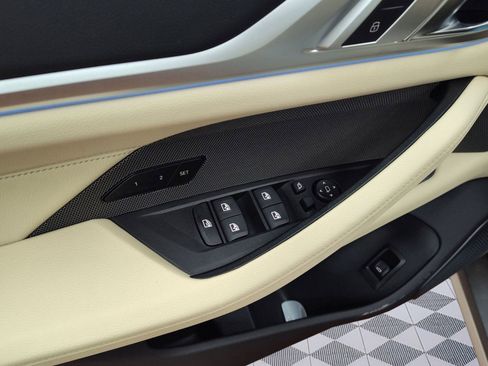 Used 2025 BMW i4 xDrive40i w/ Parking Assistance Package image 19