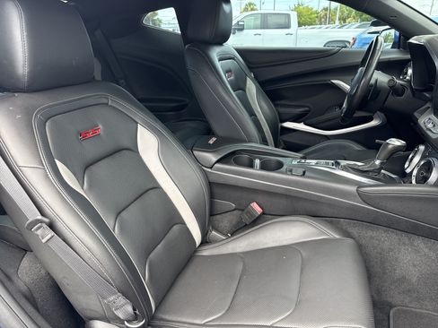 Used 2020 Chevrolet Camaro SS RWD image 32
