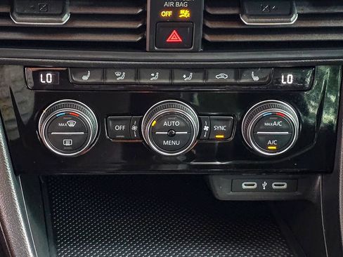 Used 2024 Volkswagen Jetta SE FWD image 18