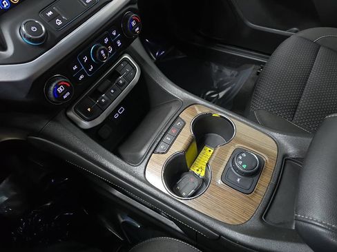 Used 2023 GMC Acadia SLE AWD/4WD image 25
