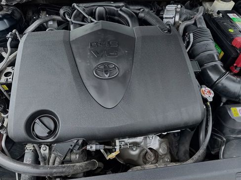 Used 2018 Toyota Camry XSE image 39