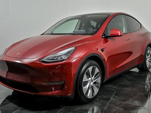 Used 2022 Tesla Model Y Long Range AWD/4WD image 5