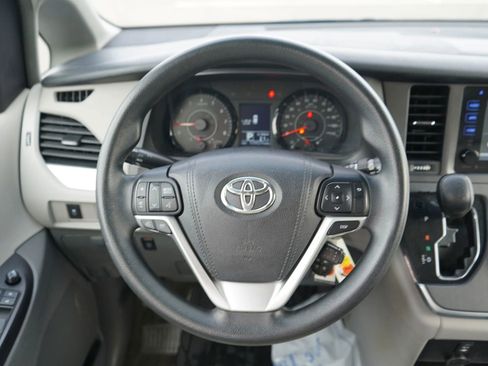 Used 2017 Toyota Sienna LE image 16