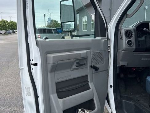 Used 2011 Ford E-450 and Econoline 450 Super Duty w/ Shuttle Bus Prep Pkg RWD image 9