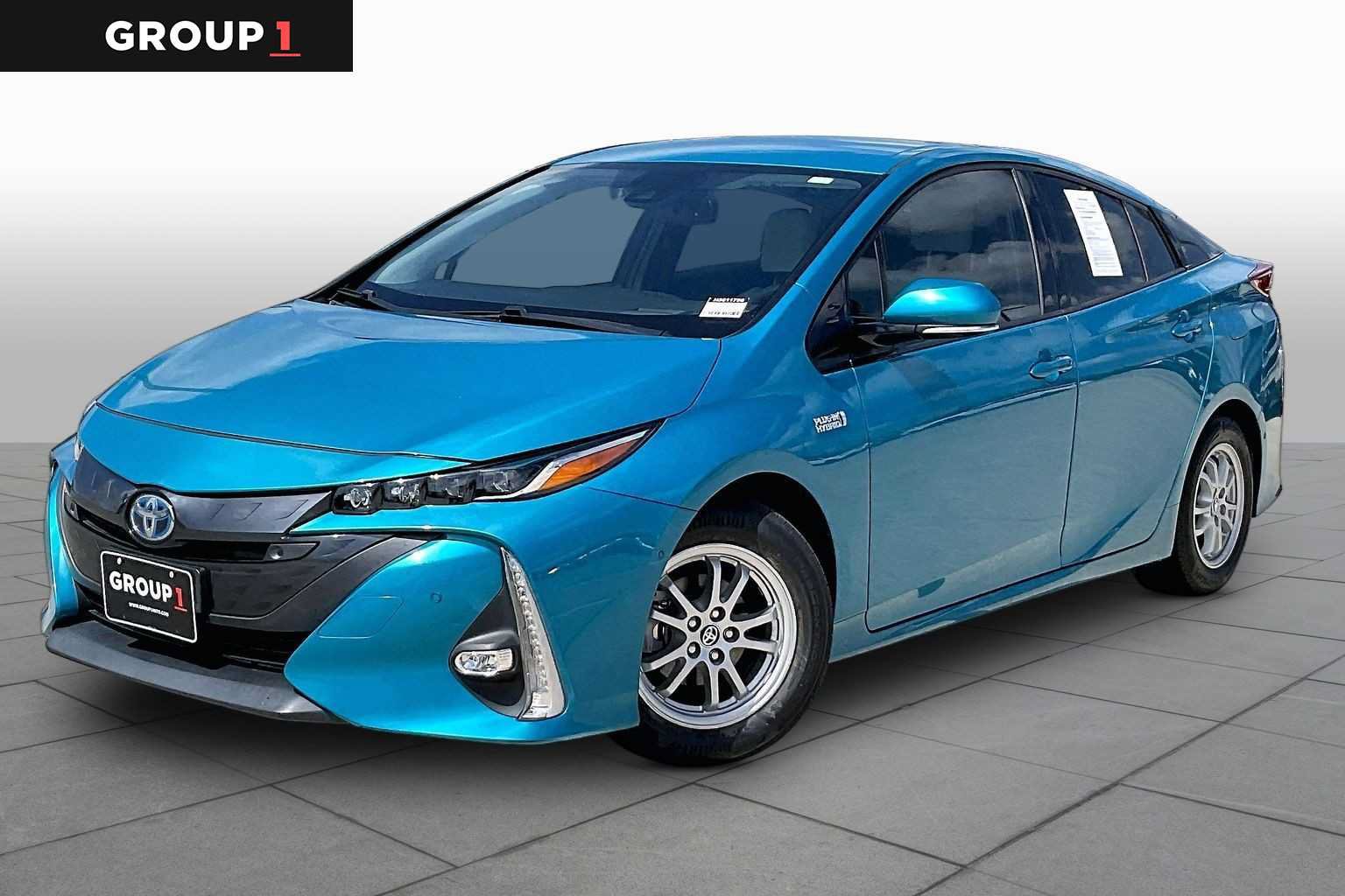 Used 2017 Toyota Prius Prime Advanced w/ Preferred Accessory Package FWD image 1