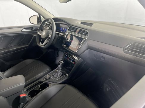 Used 2023 Volkswagen Tiguan SE image 28
