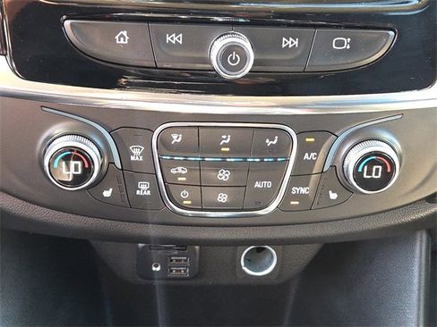 Used 2021 Chevrolet Traverse RS image 22