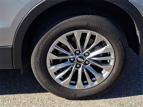 Used 2024 Cadillac XT4 Premium Luxury image 30